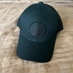 BLACK TRUCKER CAP
